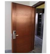 puerta con cerradura digital